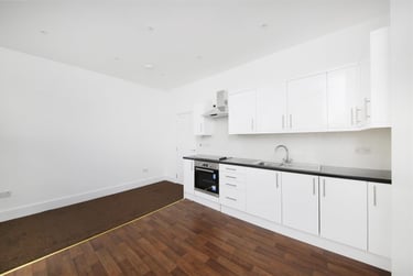 2 bed flat, Dayton Grove, Peckham, London, SE152NX - Image 5